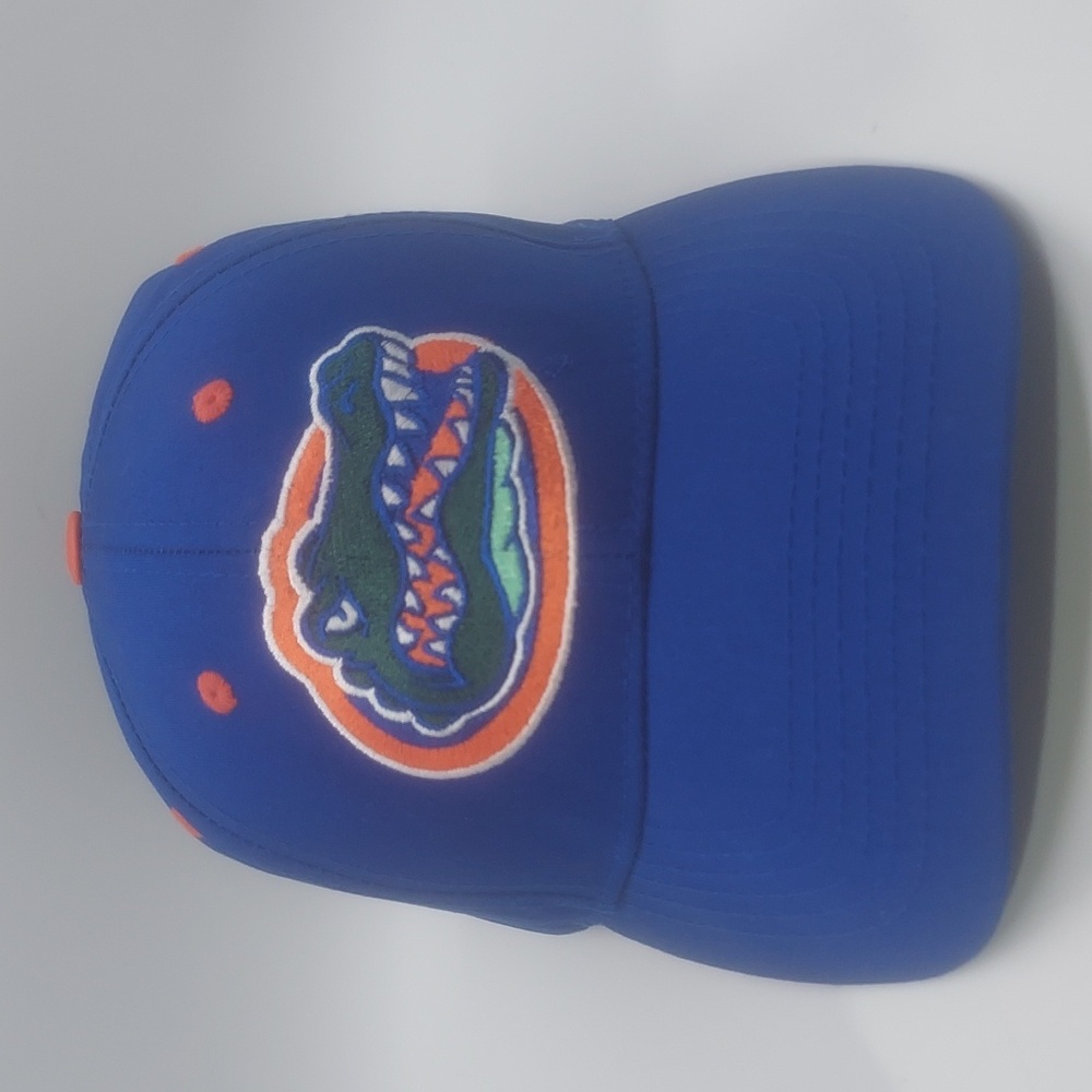 Florida Gators NWOT hat from Captivating Headgear‎ velcro adjustment
